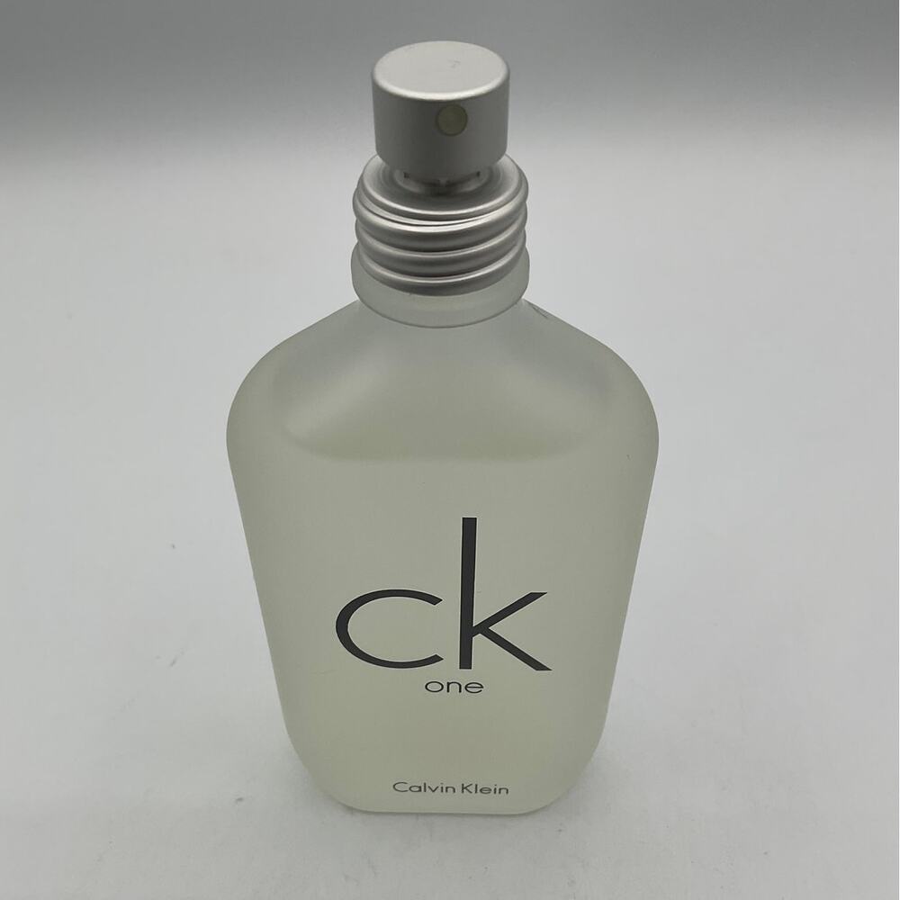 Calvin Klein CK One Eau De Toilette 100 ml / 3.3 oz - Picture 3 of 3